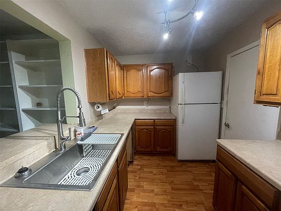 5th image of 611 Crestside Dr