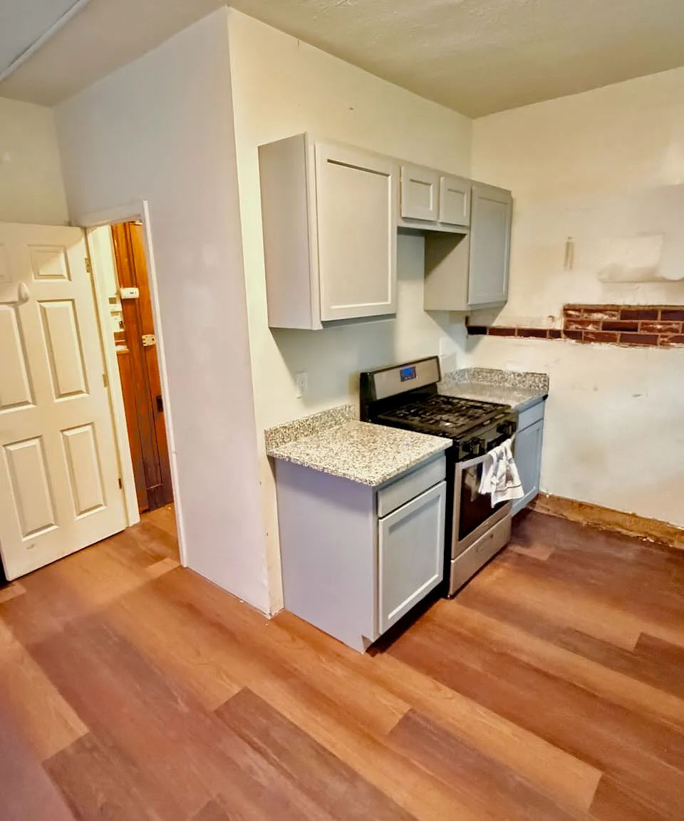 2346 Stratford Ave — Photo 3