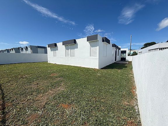 3rd image of 10 Urb Llamarada