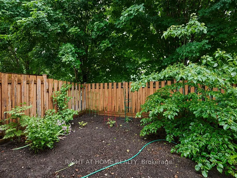 47 Tobermory Cres — Photo 26