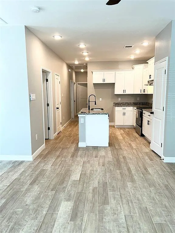 3 bed, 2.0 bath, 1186 sqft, $1,850 — Photo 4