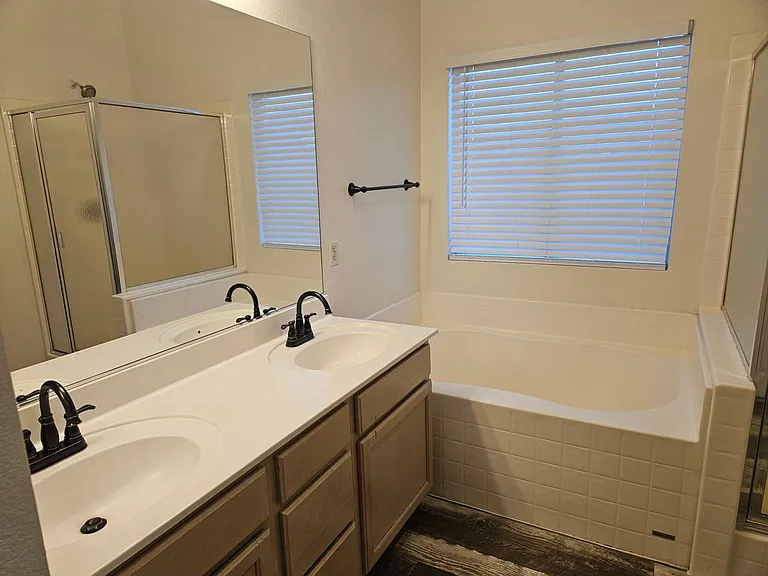 2418 Paradise Isle Ave — Photo 16