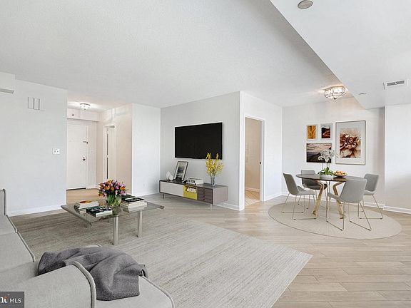 5th image of 1805 Crystal Dr APT 318S