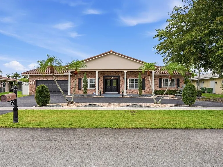 16530 Lake Tree Dr — Photo 6