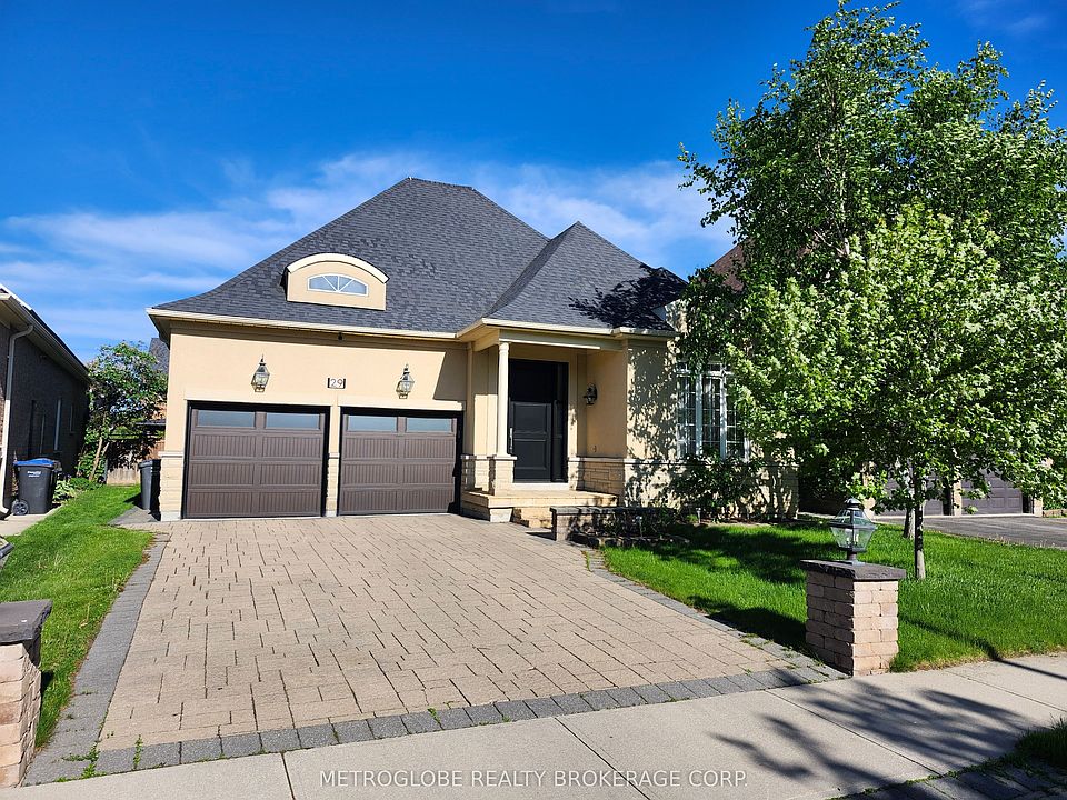 1st image of 29 Fontainebleu Rd