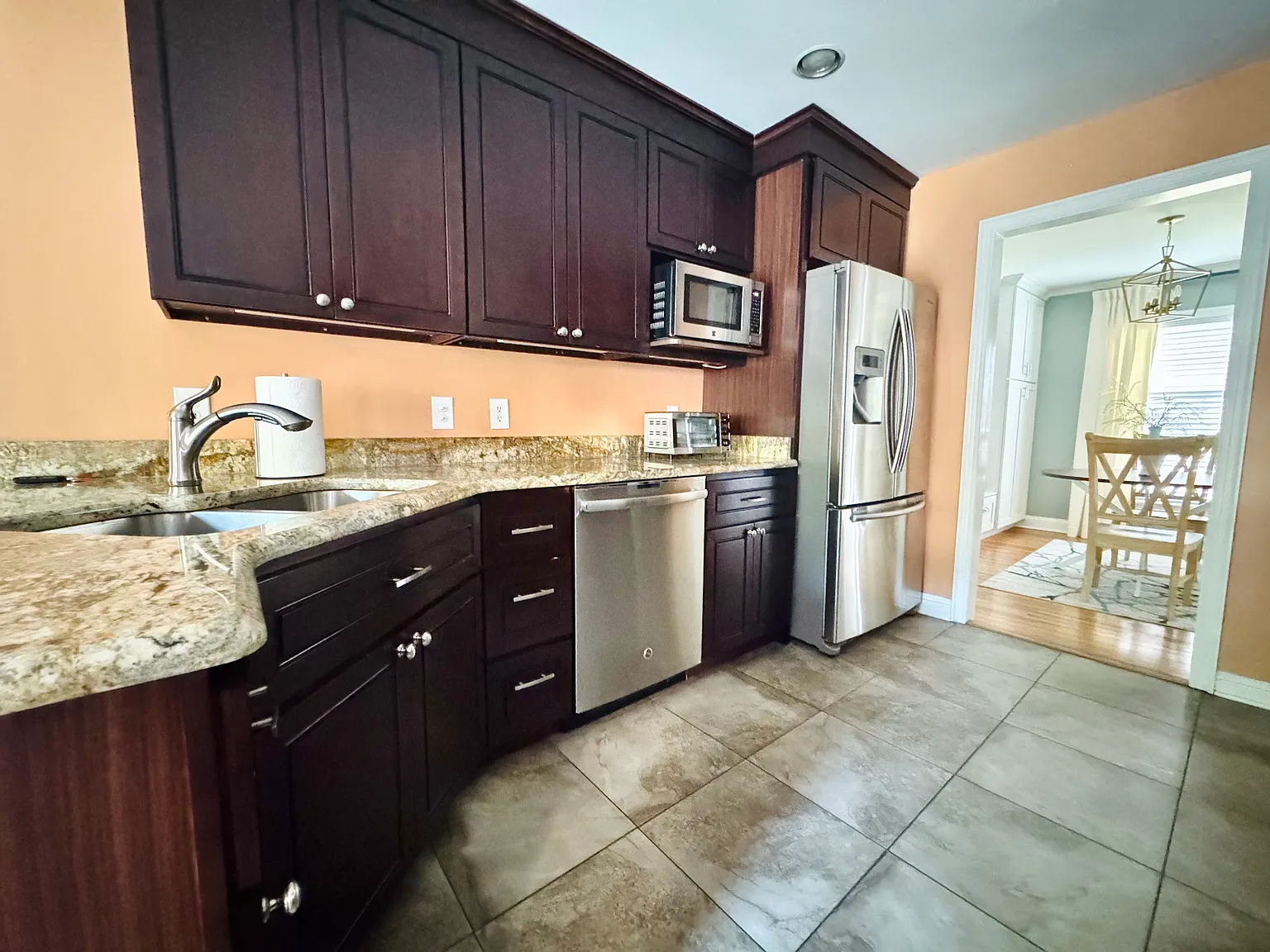 4 bed, 2419 sqft, $5,970 — Photo 4