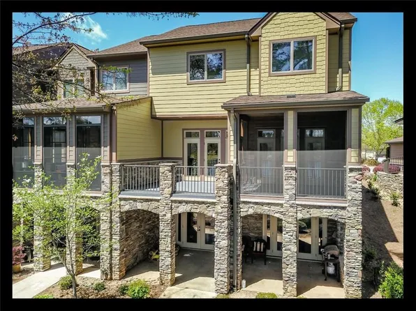 540 Sunset Point Dr, West Union, SC 29696