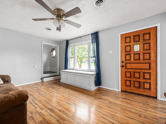 4th image of 3109 N Pauline Ave