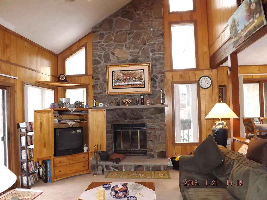 54 Locust Ln photo 1