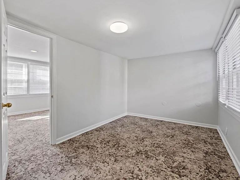 1305B Stratford Ave #B — Photo 6