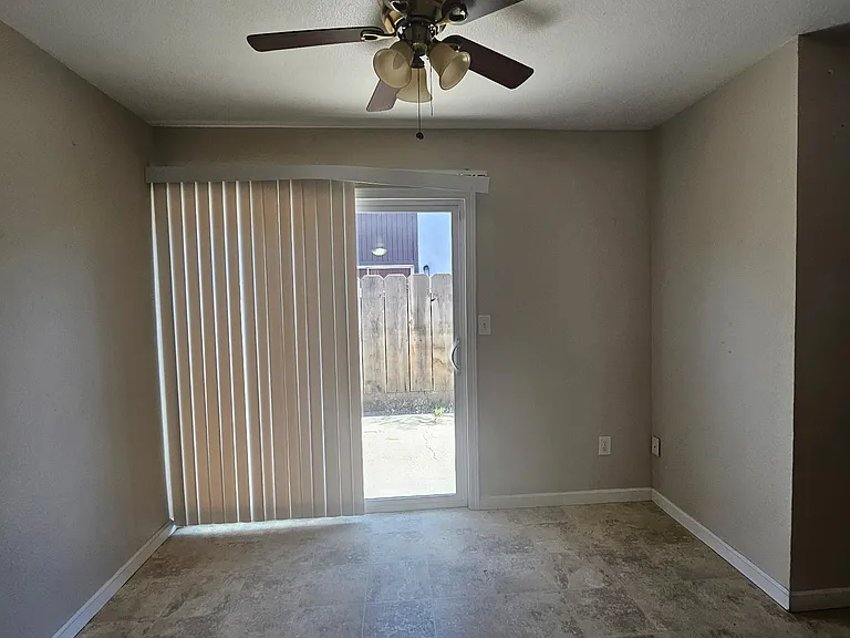 3318 R St #B — Photo 7