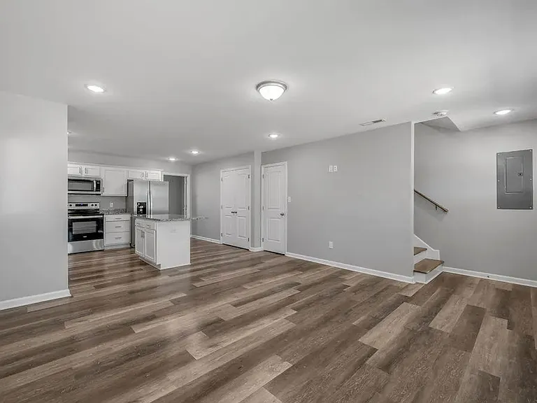 2011 Dolly Dr — Photo 2