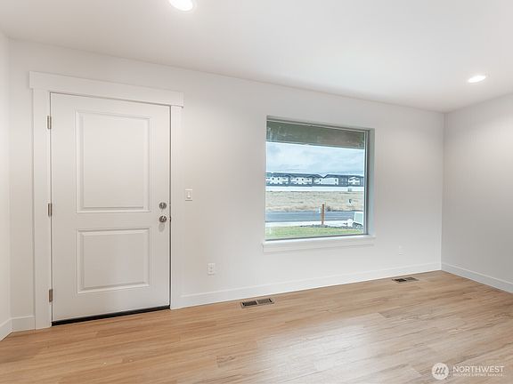 5th image of 2400 2nd Street SE