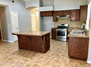 5682 W Hammond Ave, Fresno, CA 93722