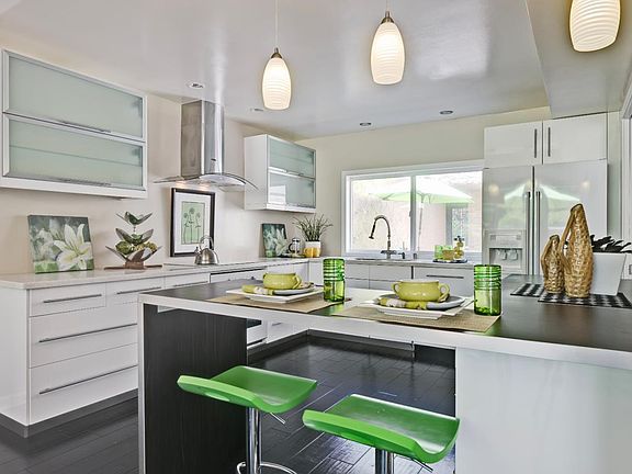 5th image of 107 Casitas Bulevar