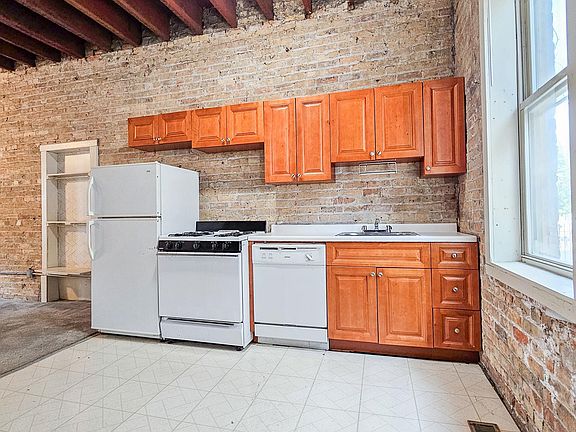 2nd image of 757 N Damen Ave #1R