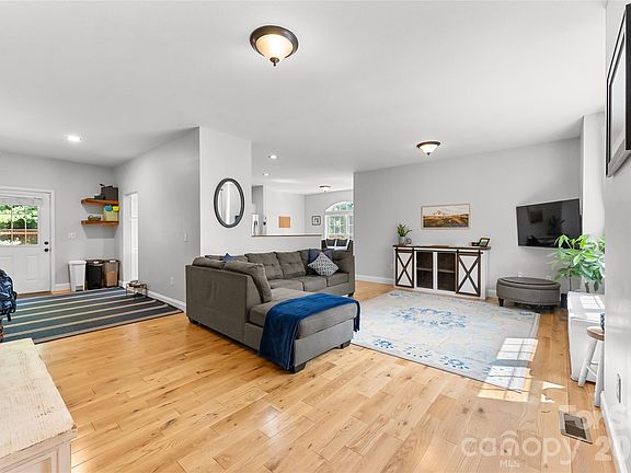 3rd image of 341 Pearson Dr