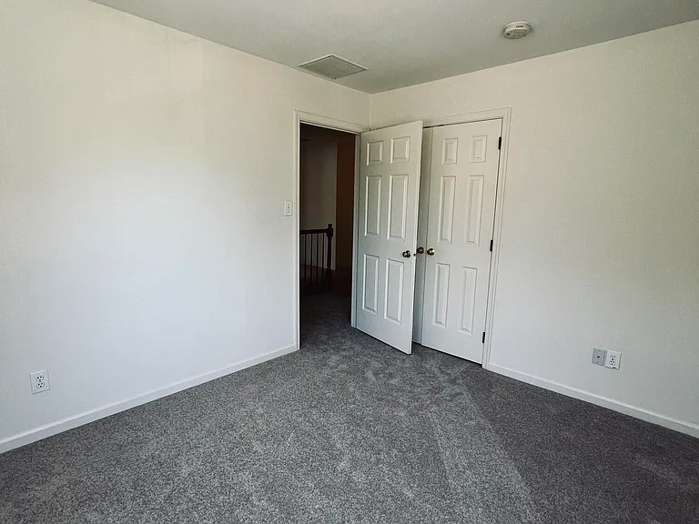 18 Dayna Ct — Photo 12
