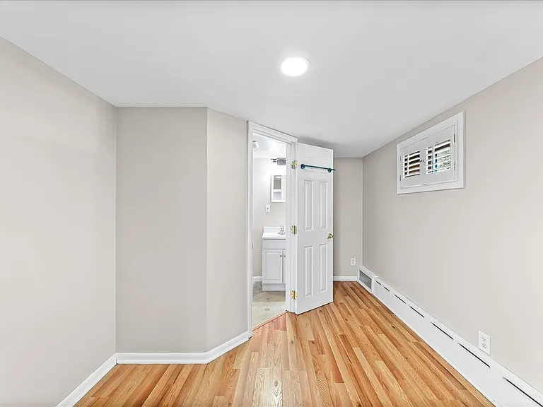 225 Chestnut St — Photo 31