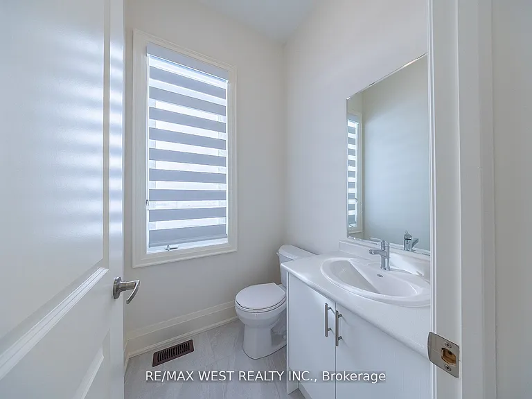 2215 Crystal Dr — Photo 18