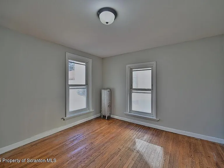 416 E Market St — Photo 36