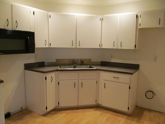 3rd image of 1305 Columbus Cir