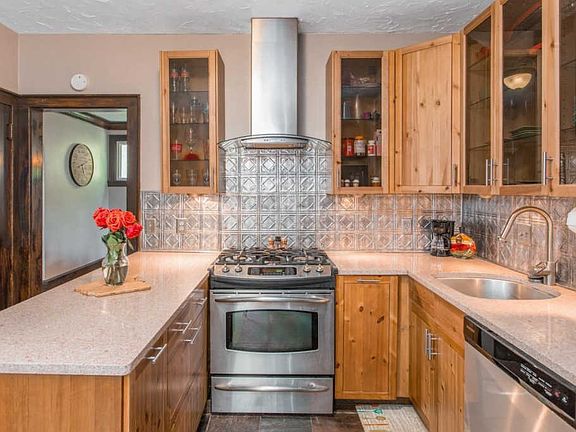 4th image of 1014 Kreis Ln