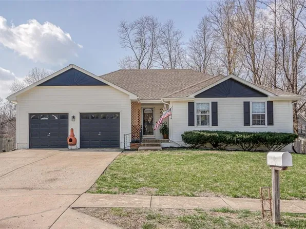 205 NW 107th St, Kansas City, MO 64155