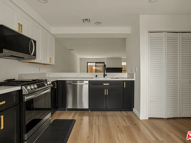 2020 Delaware Ave #7 — Photo 7