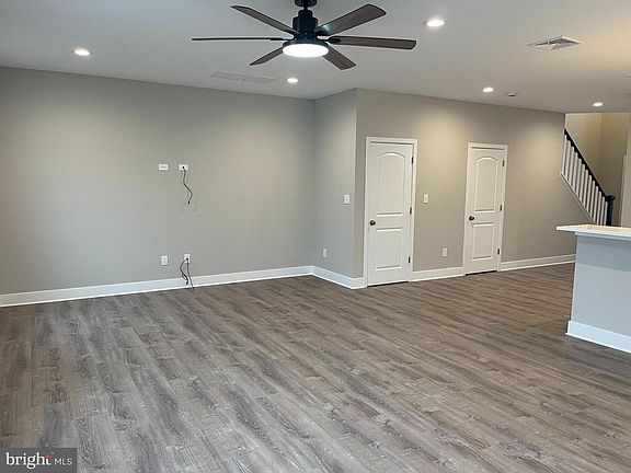 3rd image of 2821 Avenue E