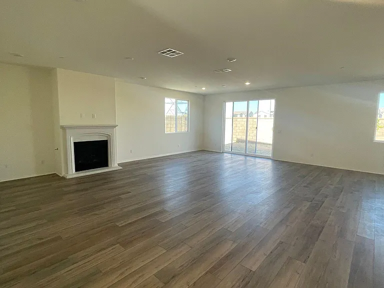 4898 Prince Way — Photo 2