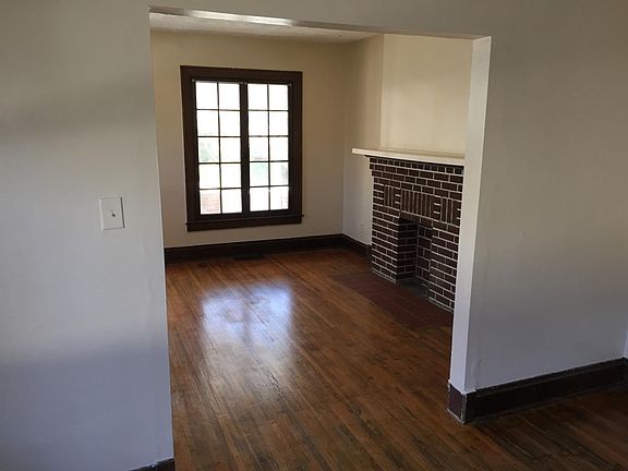 4th image of 240 E Longview Ave