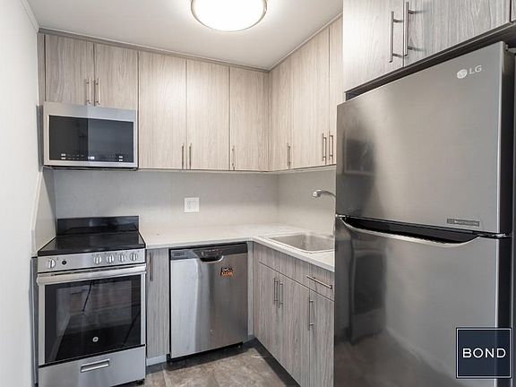 4th image of 230 E 30th St APT 3a