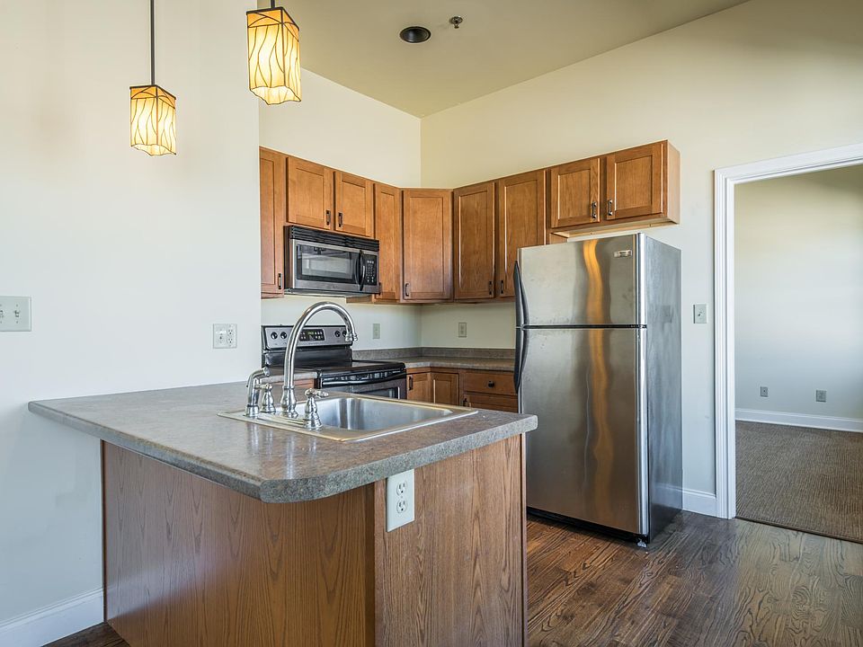 1st image of 912 N Central St #304