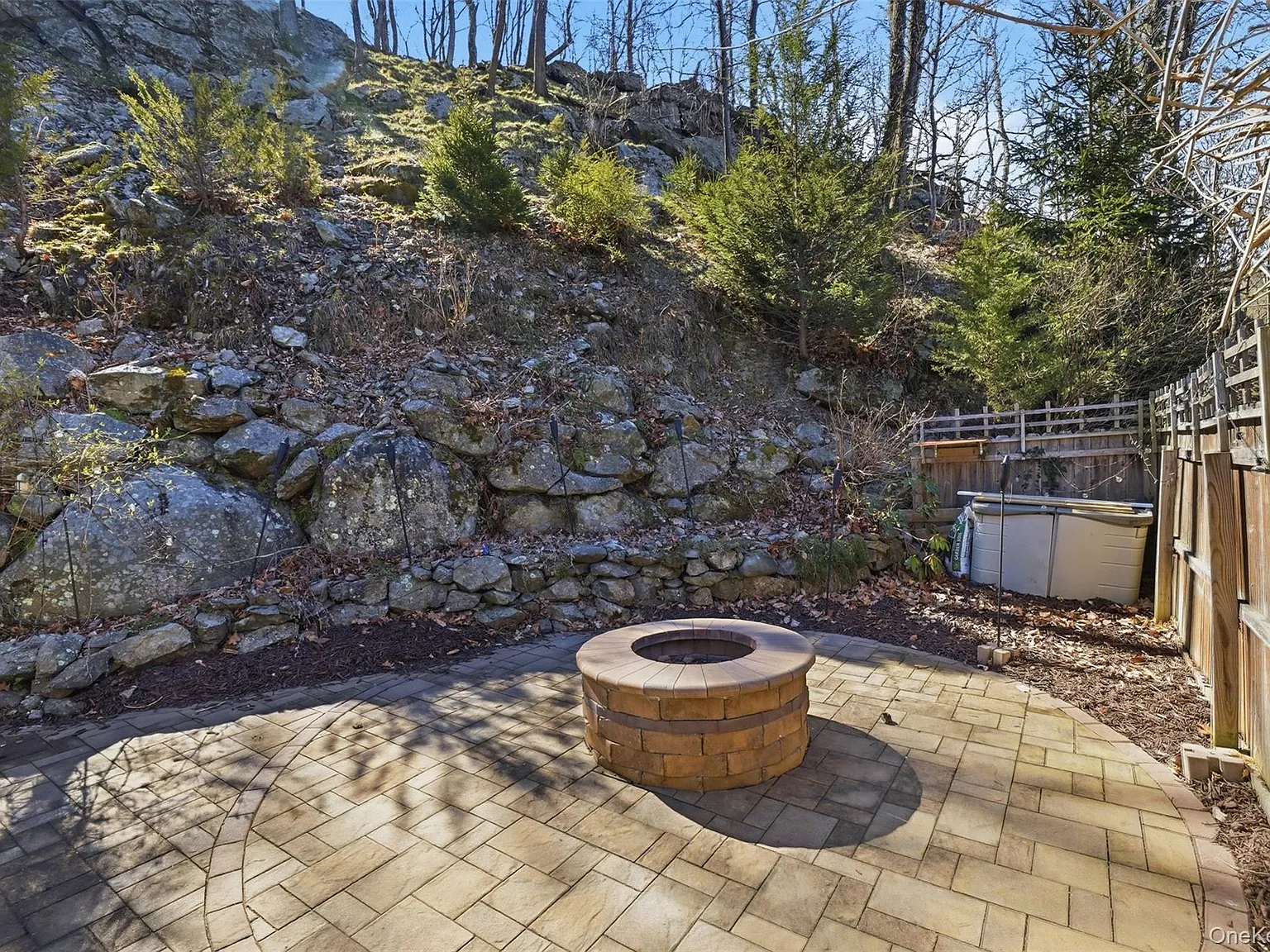 3 bed, 3.0 bath, 2522 sqft, $3,800 — Photo 4