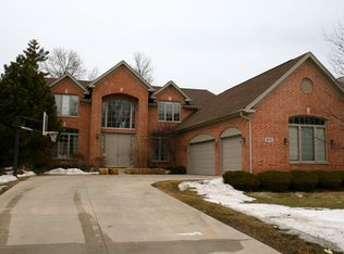 915 Barberry Rd, Highland Park, IL 60035