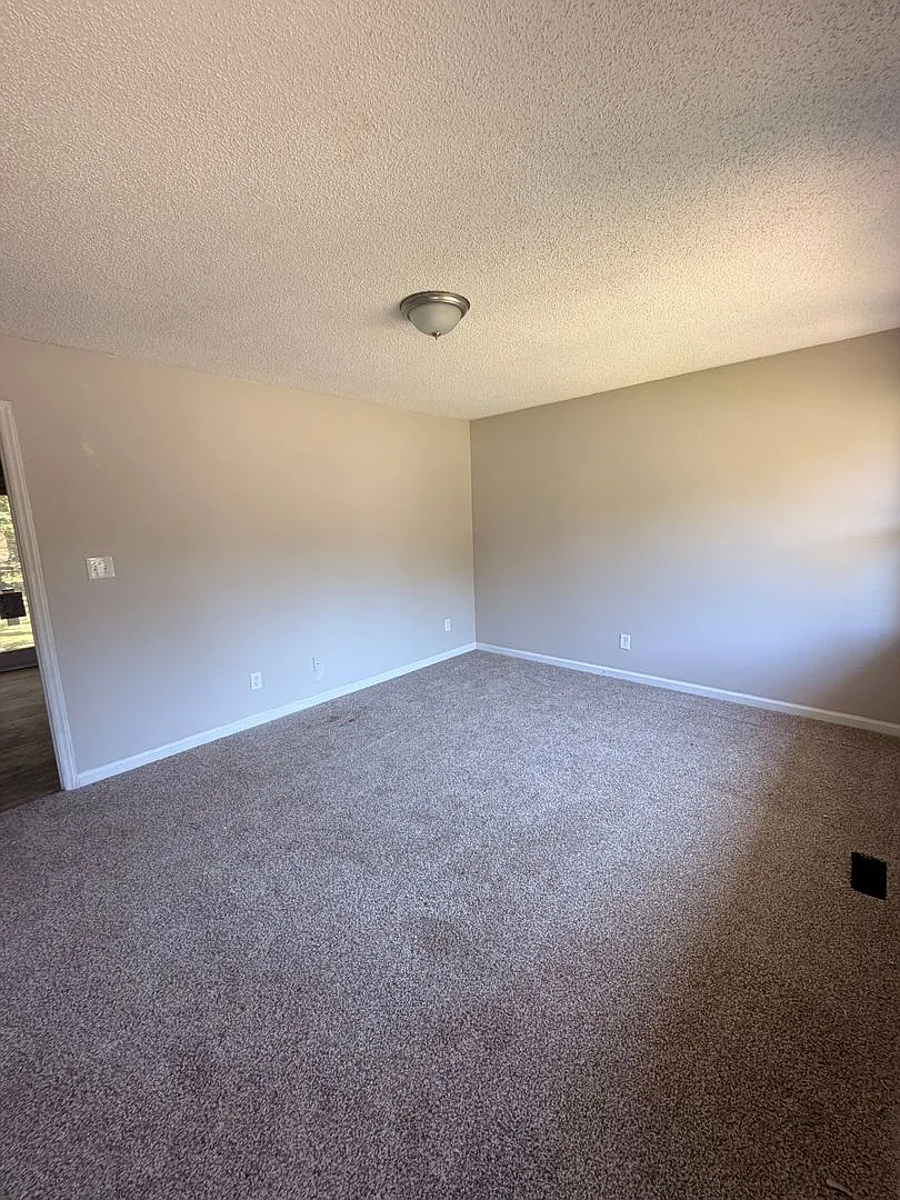 Spacious 3 bedroom 2 bathroom house — Photo 2