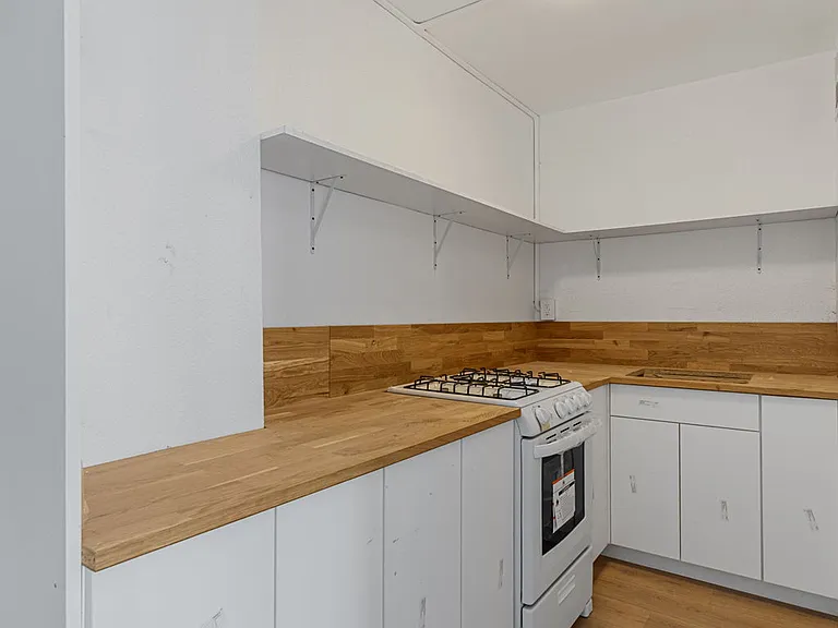 26 E 14th St — Photo 16