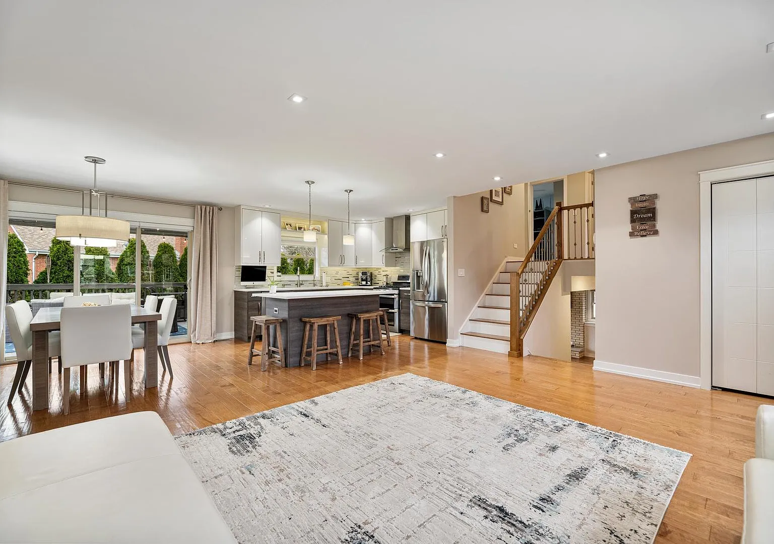 3 bed, 2.0 bath, 1224 sqft, $3,500 — Photo 4