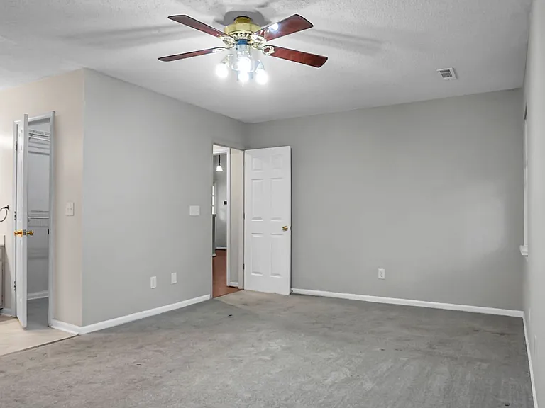 117 Saint Awdry St — Photo 16