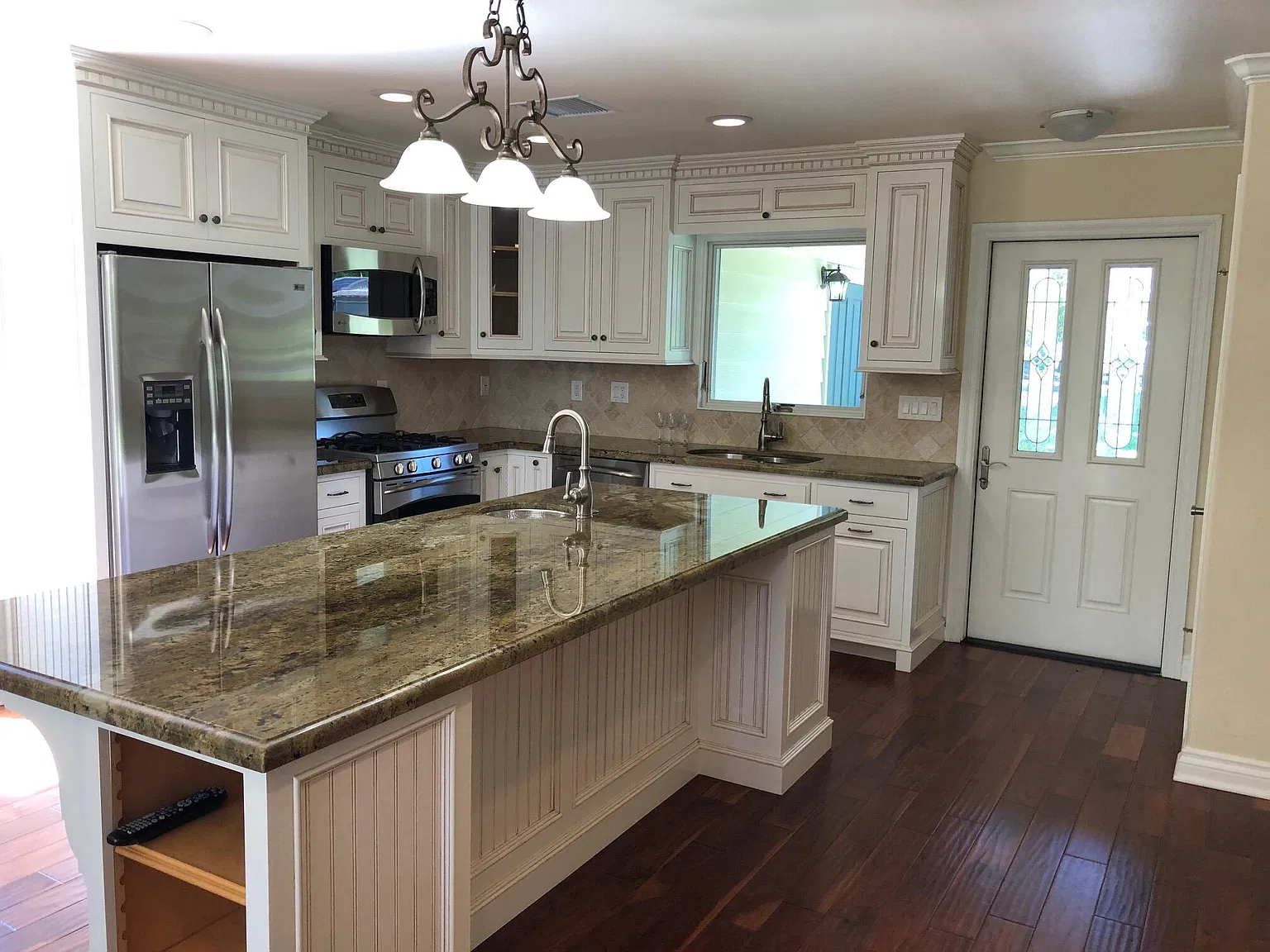 4 bed, 2.0 bath, 1560 sqft, $6,800 — Photo 2