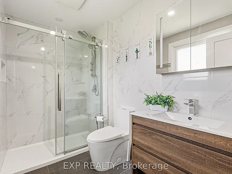 10 Queen Anne Cres — Photo 27
