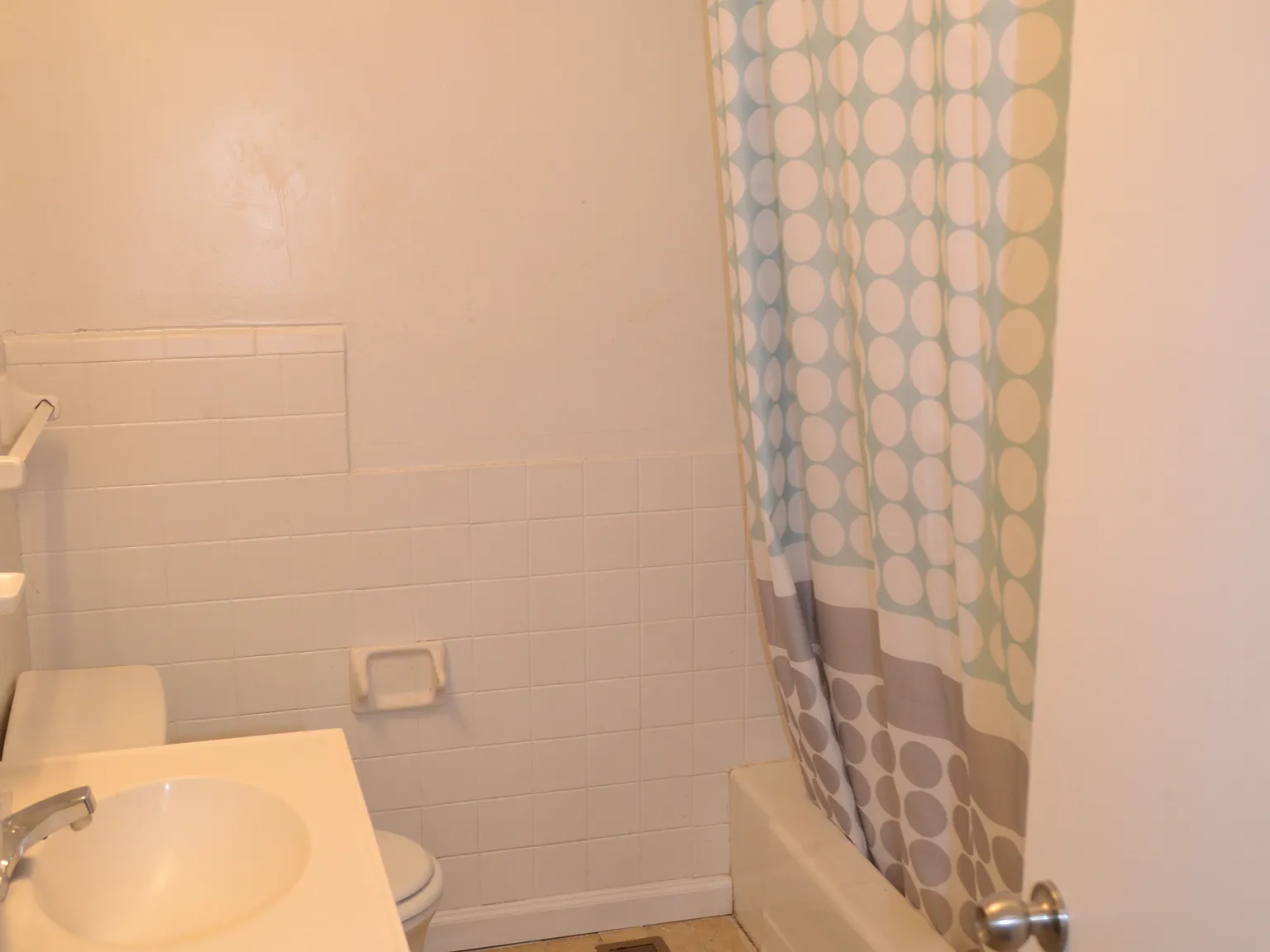 1615 Argonne Boulevard — Photo 2