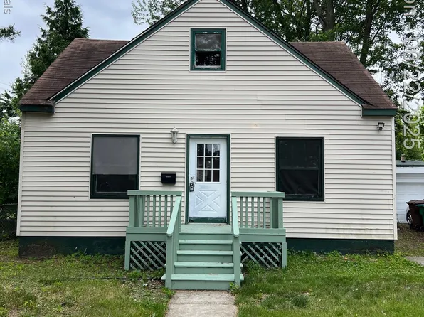 33451 Brown St, Garden City, MI 48135