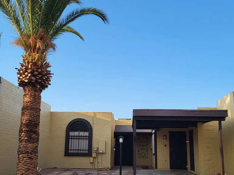 6 W Calle Del Chancero — Photo 1