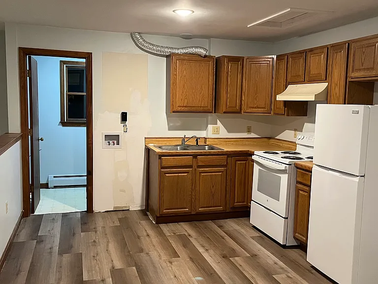 162 Cedar Swamp Rd #B — Photo 10
