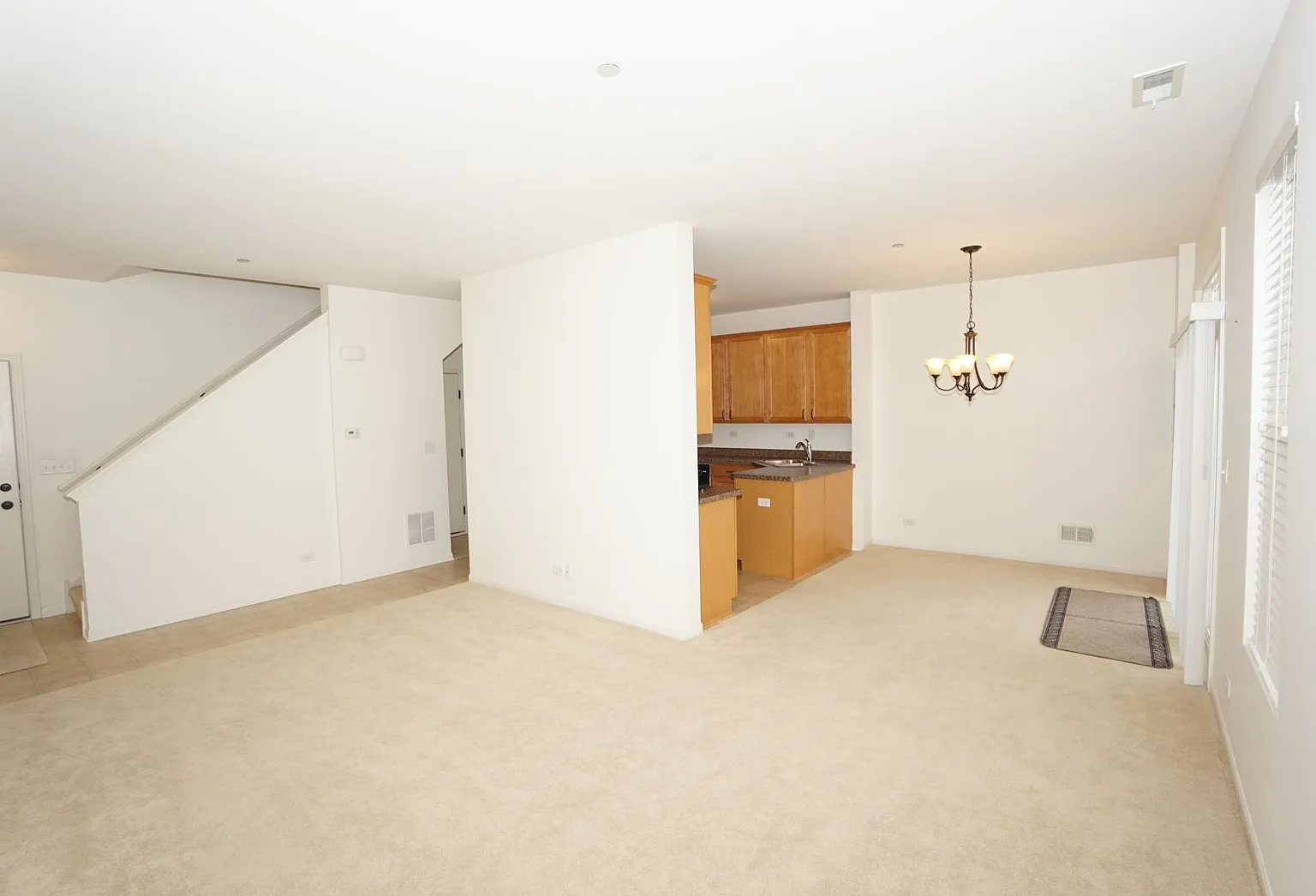 Spacious and fabulous 3 bedroom/2.1 bath townhouse with two car attached garage — Photo 4
