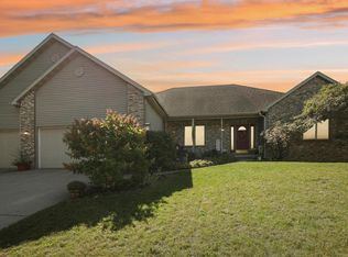 3826 Country Grove Dr, Madison, WI 53719