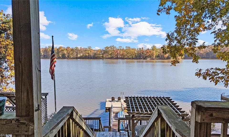 1st image of 579 Riverview Dr