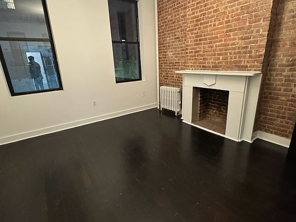5th image of 355 W 47th St APT 1RE